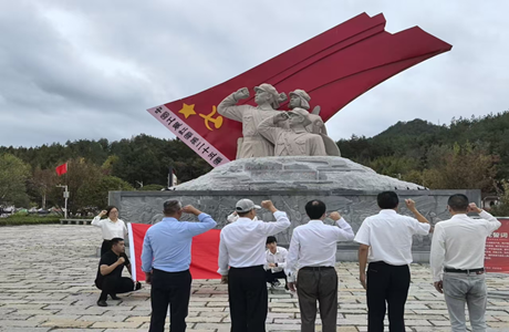 我校教学管理党支部全体党员赴英山开展送教下基层和党性教育活动