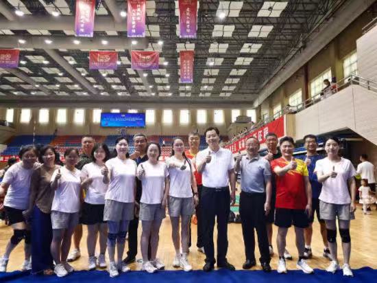 我校在市直单位职工气排球比赛中再获佳绩